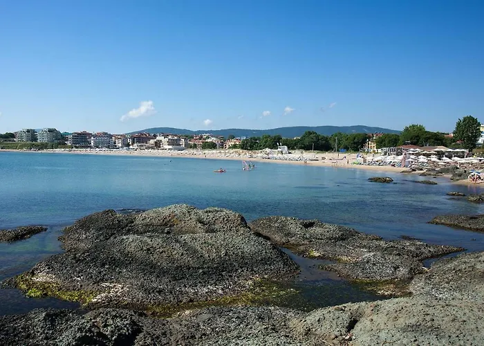 със басейн до плажа * Lozenets