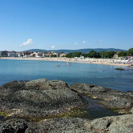 със басейн до плажа * Lozenets