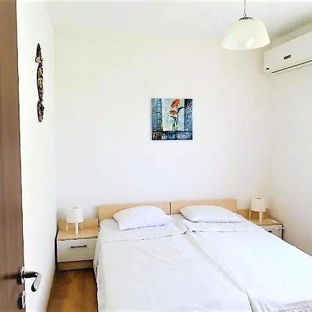 Апартамент Лозенец Със Басейн До Плажа * Lozeneț