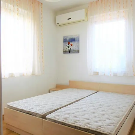 Апартамент Лозенец Със Басейн До Плажа * Lozeneț