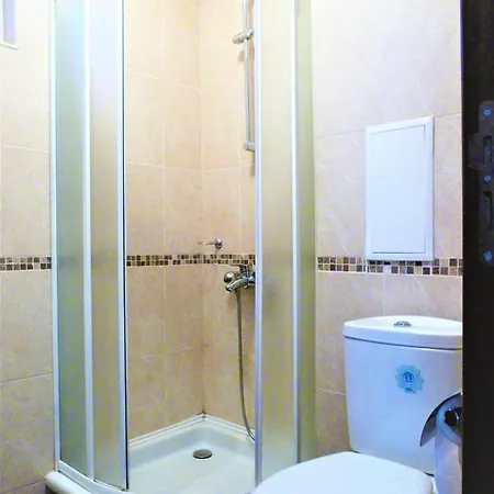 Apartment със басейн до плажа *