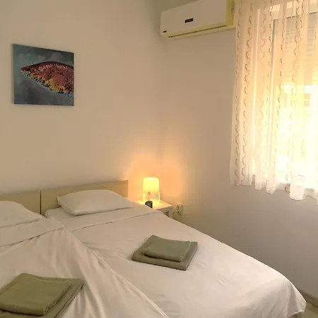 Apartment със басейн до плажа Lozenets