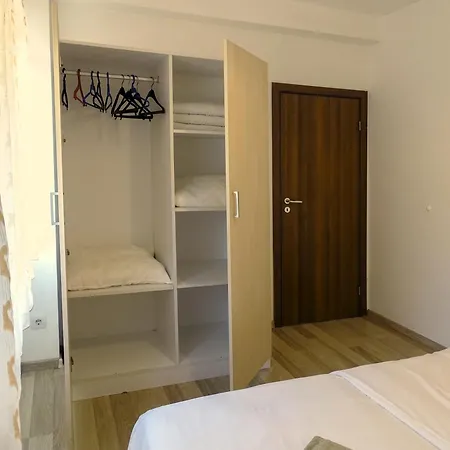 със басейн до плажа Apartment