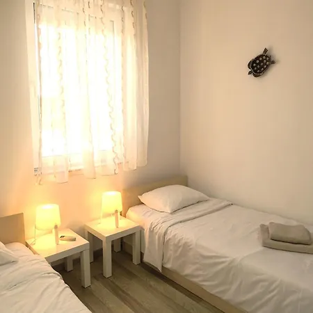Apartment със басейн до плажа Lozenets