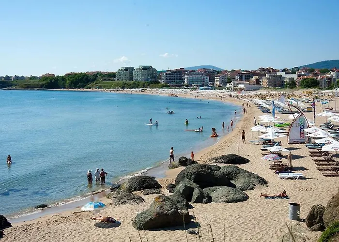 Апартамент Лозенец Със Басейн До Плажа *