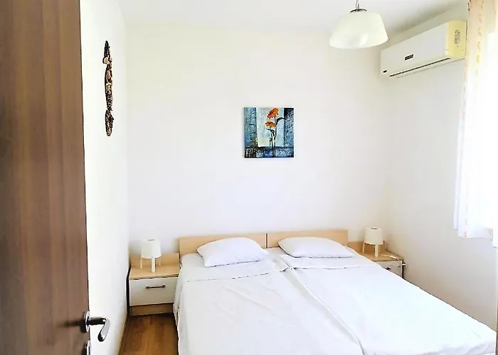 Апартамент Лозенец Със Басейн До Плажа * Lozeneț