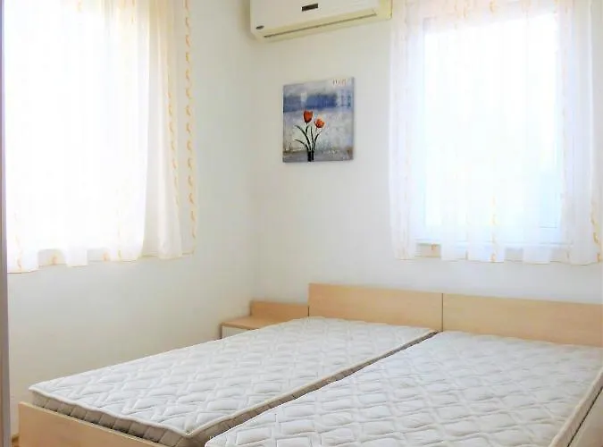 Апартамент Лозенец Със Басейн До Плажа * Lozeneț