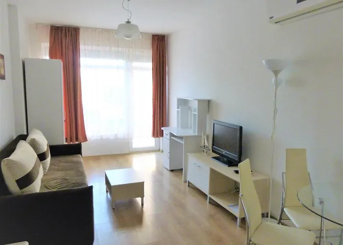 Апартамент Лозенец Със Басейн До Плажа *