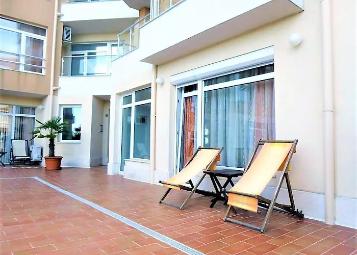 Апартамент Лозенец Със Басейн До Плажа *